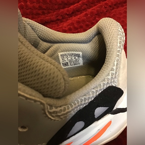 Adidas Yeezy boost 700 wave runners - Picture 4 of 5
